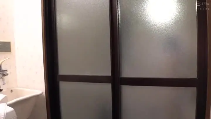 白虎嫩穴全身粉嫩网红小姐姐高跟鞋假屌地上骑坐,细腰美腿极度诱惑,干净粉嫩掰开A
