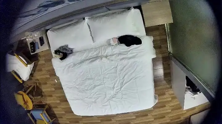 2023-7-8【酒店偷拍】健壮纹身哥约炮骚女,衣服也不脱,扒开内裤直接怼,洗完澡再干一炮,打桩机舒服了