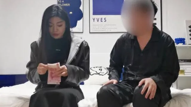 长得像某女星的颜值红唇御姐气质美人-PD探花