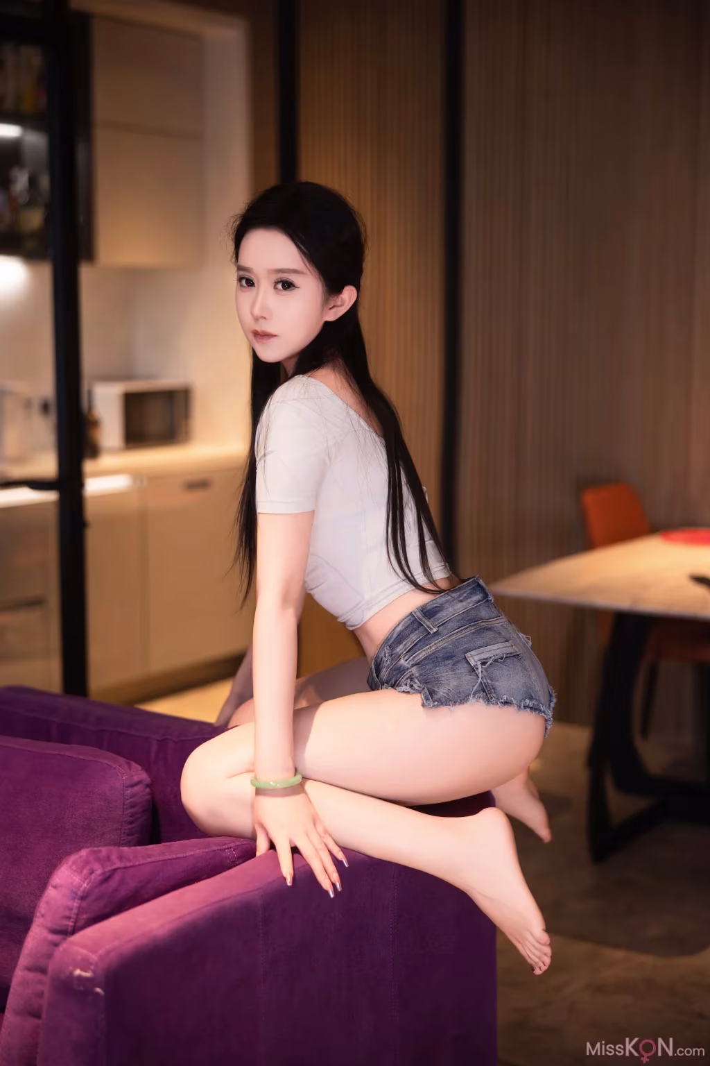 [内购无水印] 林杉杉: R18 秀人网模特 牛仔丁字短裤拍摄花絮 14