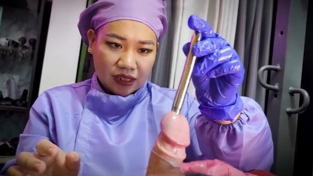 重口猎奇 四爱女王调教玩弄肉棒 各种道具缓缓插入马眼   画面猎奇无比