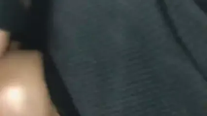 抽插清纯小姐姐的骚嘴，吃手指，阴毛浓密黑亮，‘快舔，吃进去’听话的小母狗！ 封面