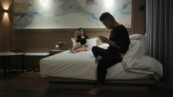 2600网约极品外围苗条温柔体贴入微,翘臀美乳娇俏脸庞,激情啪啪撸管佳作 封面