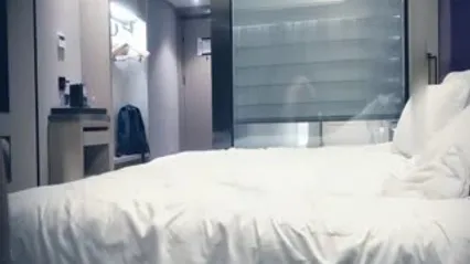 经典女主 返场极品眼镜妹加钟可无套 让你心神荡漾欲火焚身 尽情享受这禁忌的快感 封面