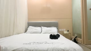 约操外围小姐姐，自带情趣装吊带网袜，翘起屁股吃大屌，骑乘位爆操搞了两炮 封面