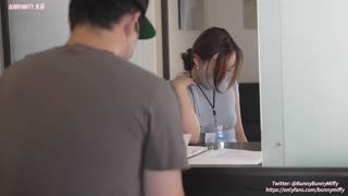 米菲兔 银行职员一边给客户办理业务一边柜台内偷偷做爱 封面