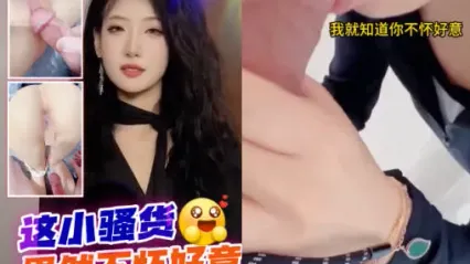 抖阴风 我就知道这小骚货不怀好意 把我裤子扒了直接口交吃鸡巴 直挺坚挺大屌插入极品镘头鲍 封面
