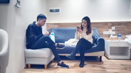 白色外套妹子肉肉身材吸奶摸逼调情掰穴舔逼上位快速抽插猛操 封面