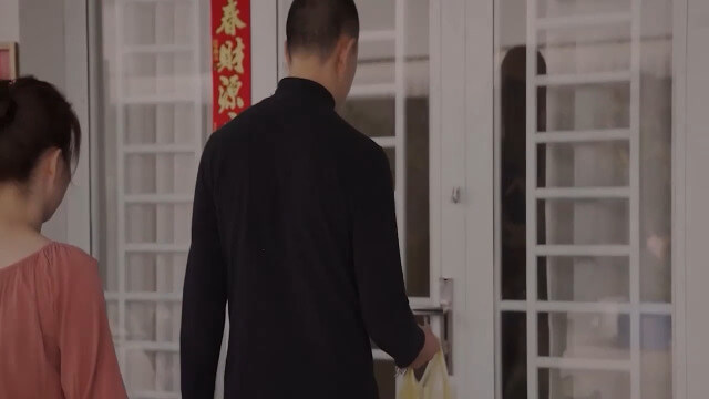 【国产剧情】趁外甥女睡着，丝袜清纯少女被奸淫。