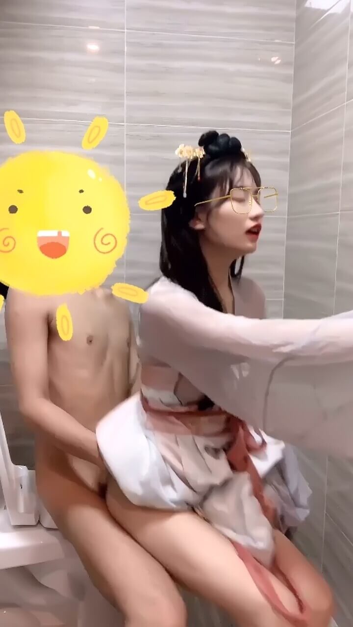 穿着古装的女友 喜欢观音坐莲