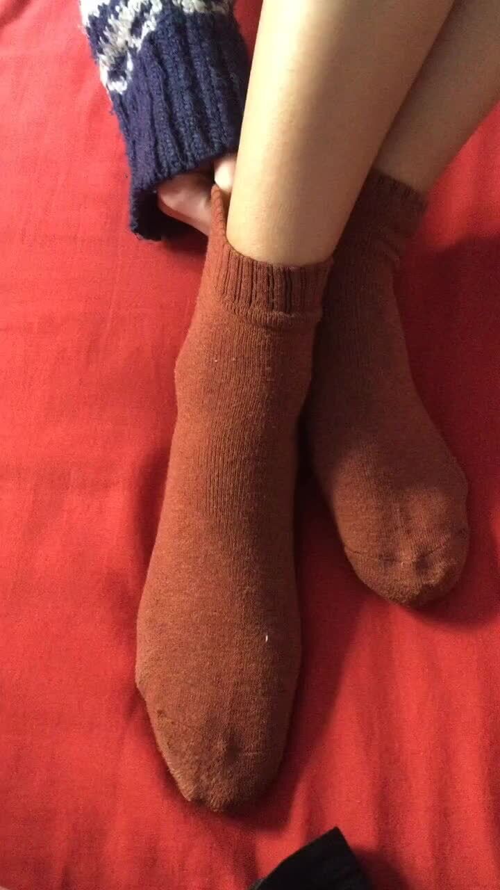 足下风情万种，赤裸双足交缠迸发激情火花，足控的极致诱惑。