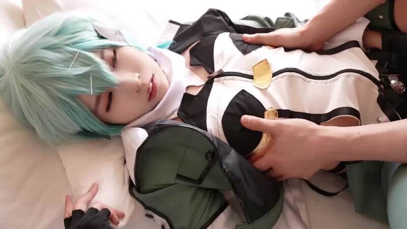 魅惑的朝田诗乃：美腿少女的二次元诱惑在这个角色扮演的世界中，朝田诗乃化身成魅惑的二次元女神。