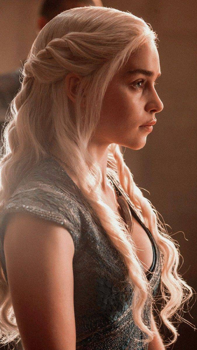 权力的游戏女神艾米莉亚·克拉克 Emilia Clarke 裸体写真大合集！