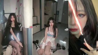 云南财经职业学院祝琪，在宿舍里和金主爸爸视频裸聊，她张开双腿，手指在黑森林上来回摩擦，嫩穴里的骚水都流到床上了，好欲！