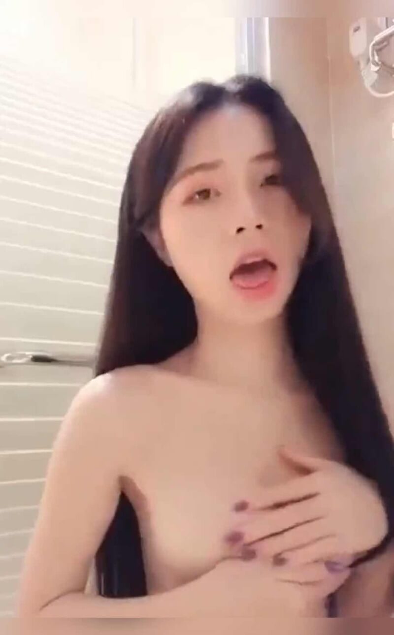 女大学生网红丑曦美乳诱惑，自慰自拍大胆撩人！