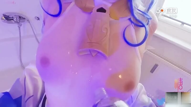 网红美少女【柚子猫】粉穴被油性尼龙爆操内射：从浴室到床上！