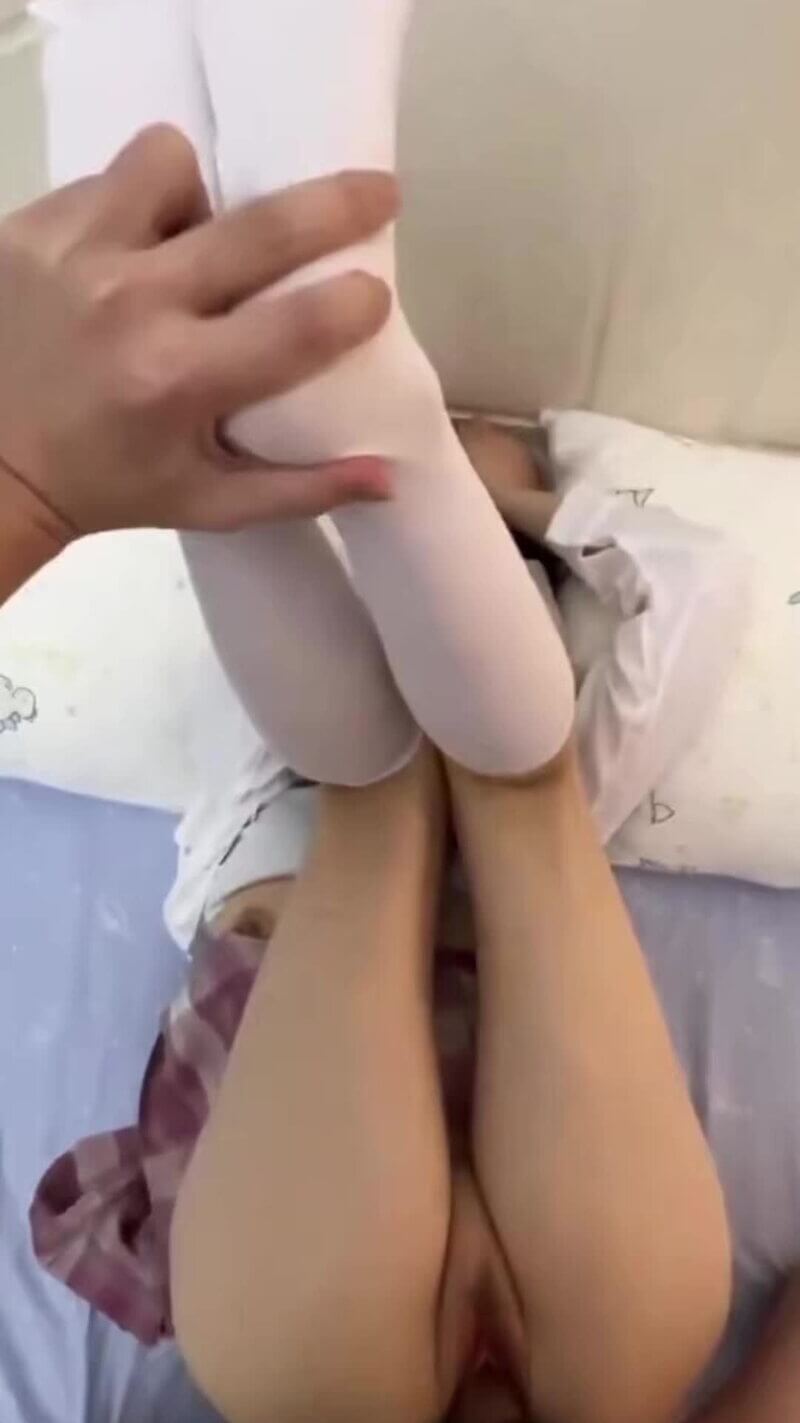 青春无套JK大奶美眉 被大鸡吧小哥在家无套输出