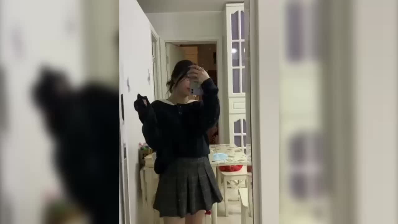 香港嫩妹李美琪私密视频外泄，前男友报复流出黑料！这则热门事件曝光了李美琪的性爱自拍，引发吃瓜群众的热议。