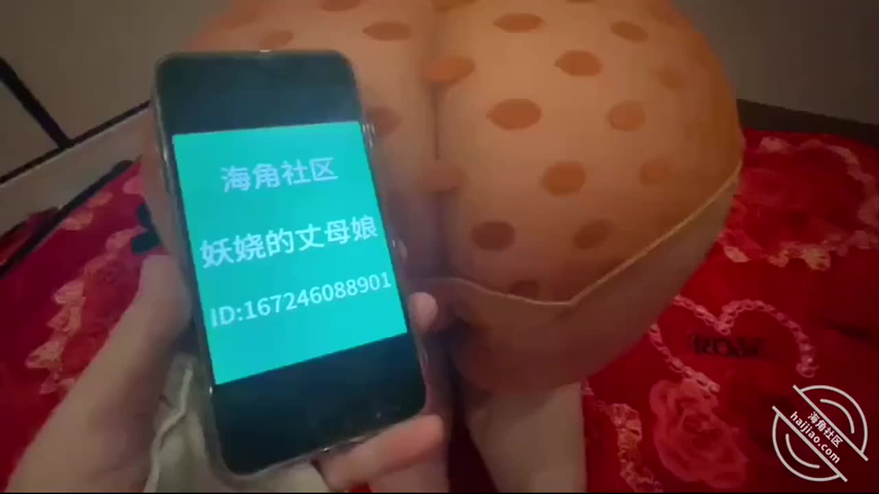 性感妖娆丈母娘看见姨夫粗大鸡巴后心动勾引 直接被拉进卧室猛烈抽插