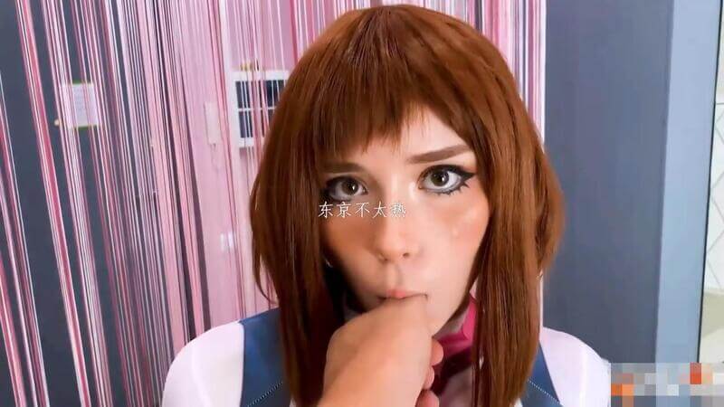 她用那迷人的眼神和性感的身姿勾引你，她是你渴望已久的甜心狐狸。