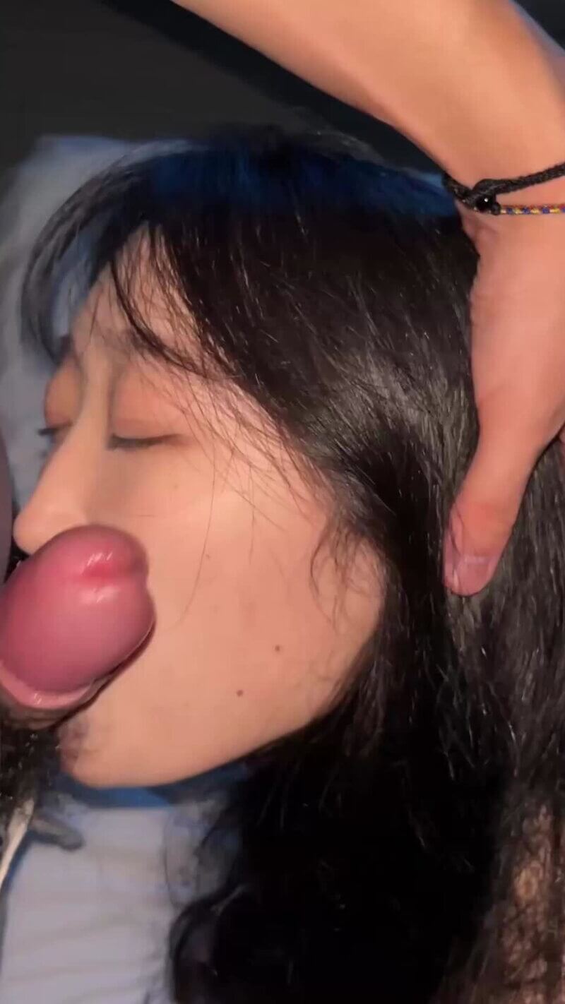 黑丝长腿高颜美女，粉嫩少女主动献身，自拍迷离眼神难掩母狗本色，肉棒迎合尽享流出快感。