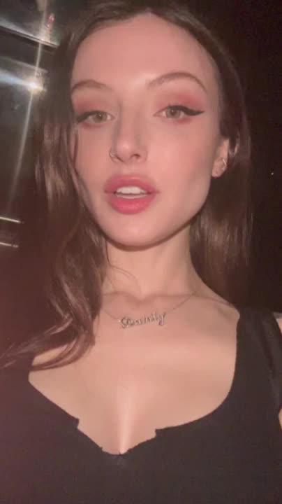 好好招待18岁完美身材美少女的紧致小嫩穴 自慰自拍 少女粉嫩私处展露无遗