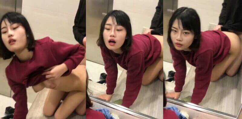 清纯嫩妹在试衣间 被男友按住后入猛干 小小年纪真会玩