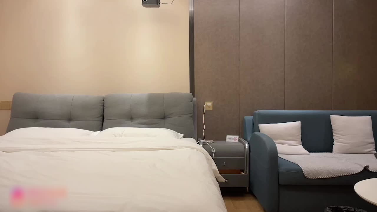 极品探花约啪，19岁清纯少女，初恋般的纯情体验，偷拍记录最美瞬间。