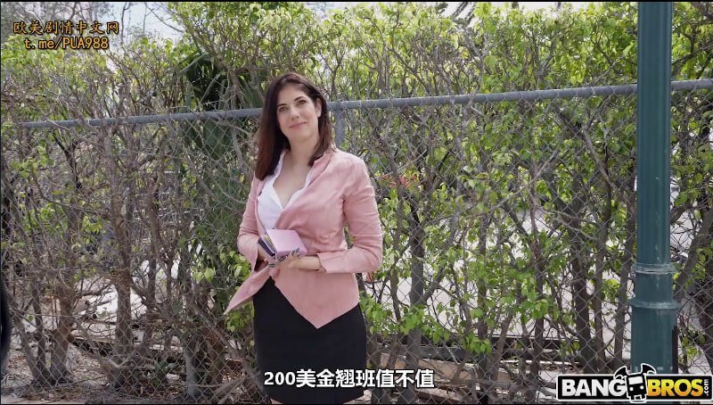 丰满金发女郎巴士上被黑人诱惑，激情车震