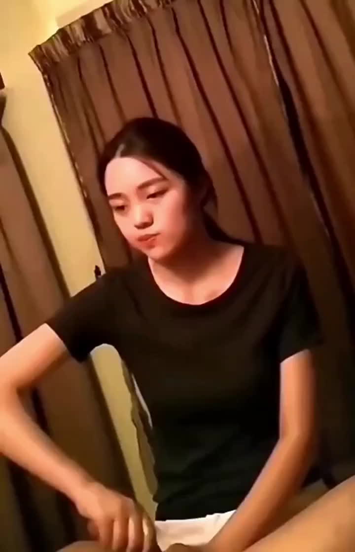 今天去按摩店，一进门就看到一个美女，真是惊为天人。