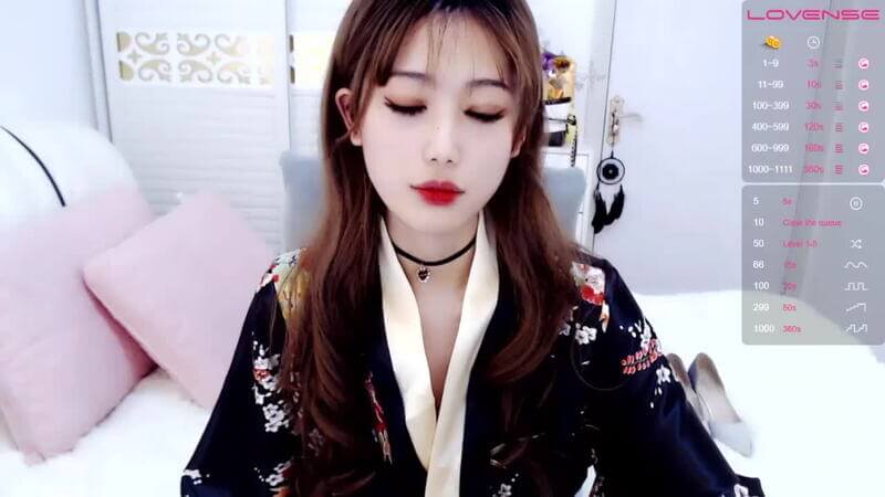 高颜值主播evelynhongkongApri67，性感热舞私房诱惑，丰满身材撩人十足，尽情享受视觉盛宴。