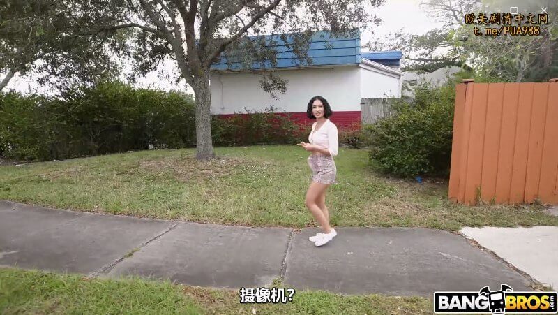 捷克街头丰满美女公园散步，巴士上与黑人激情野战