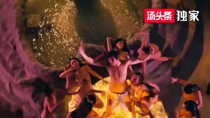 国产古装三级未删减流出，美女酥胸半露，娇喘连连看的人直接硬。