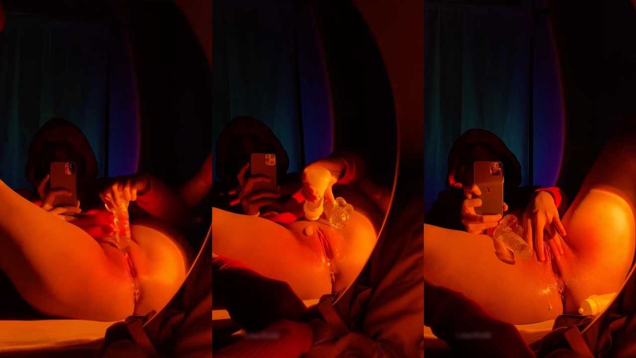极品白虎母狗 在镜子面前疯狂自慰