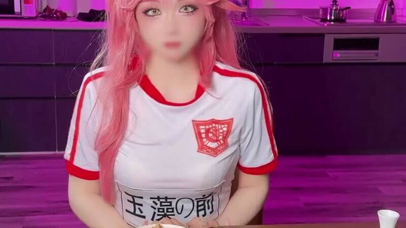 玉藻前体操服Cosplay，紧身衣包裹火辣身材，正妹演绎妖狐的诱惑