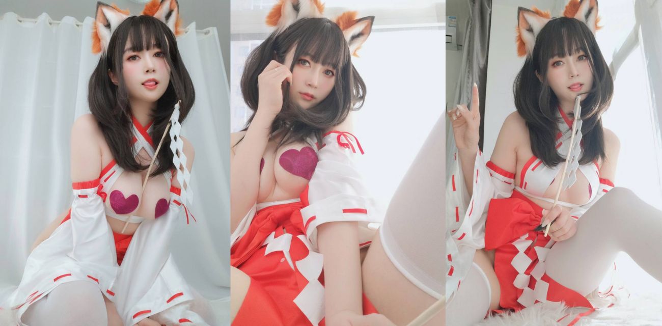 白虎美女穿着开档丝袜被男友暴力抽插，叫声很浪