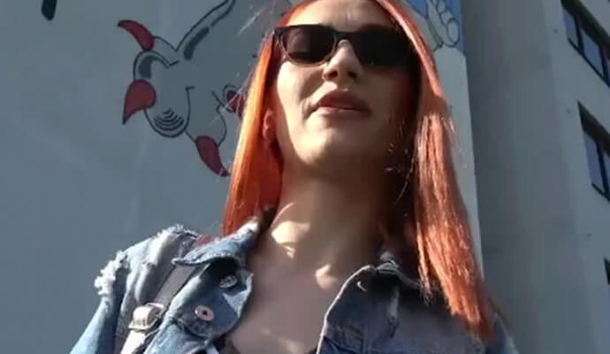 街头搭讪红毛白虎小妹，户外车震口交玩嗨，男主激情难挡！