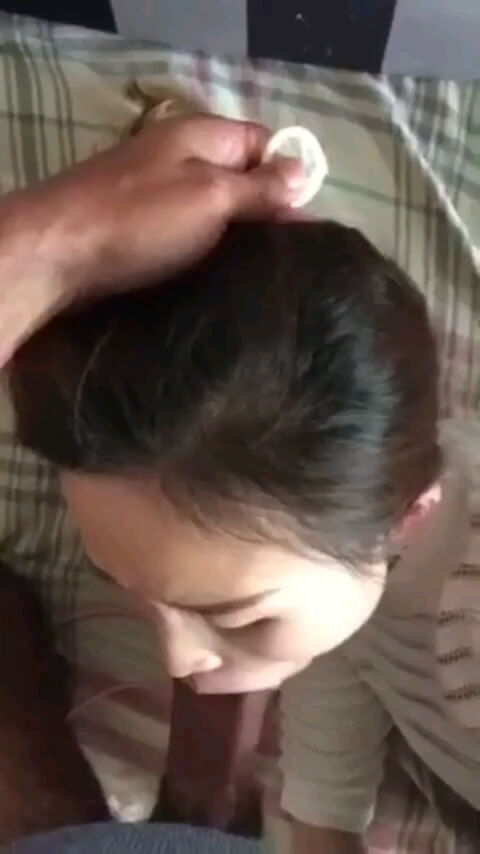 成都黑帽门：黑人猛干成都少妇吴施蒙，深喉口交后入内射，淫叫不断的她好满足！