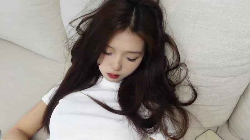 睡梦中清纯少女被黑丝女神捆绑调教