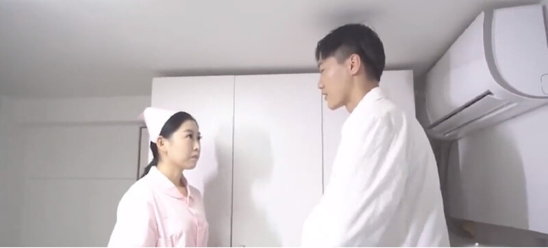 被迫口爆小护士，深喉吞精吞到嗓子眼还被按头