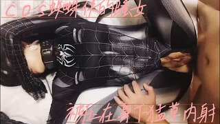 女友cos蜘蛛侠 被压身下后入猛草激情释放