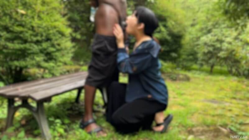 阳光的沐浴：加奈子户外冒险'美丽的已婚护士加奈子，在户外展开激情冒险。