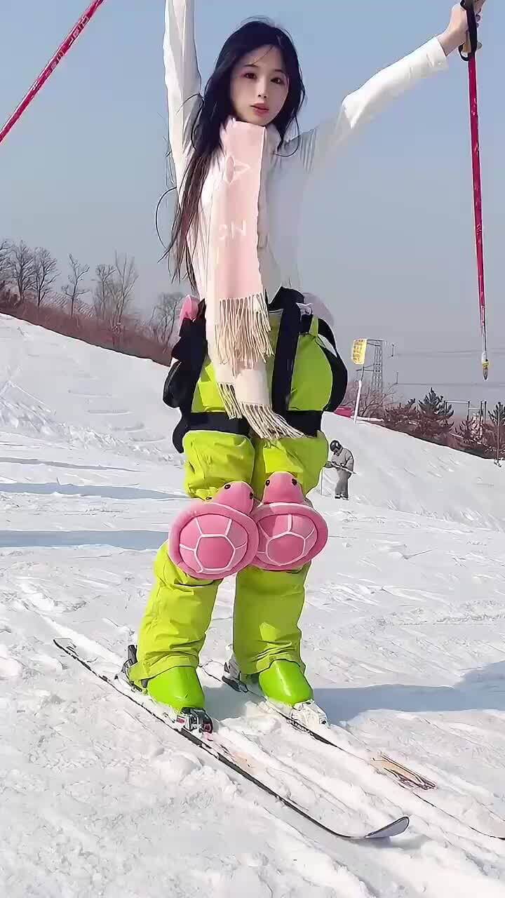 梁嘉怡：10万粉抖音反差婊的极品私密生活全泄密流出！
