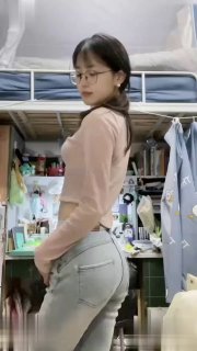 推特福利姬 反差颜值 学生党 大学校园高冷女神竟是媚黑党，私下痴迷老外肉棒调教，彻底放飞自我！