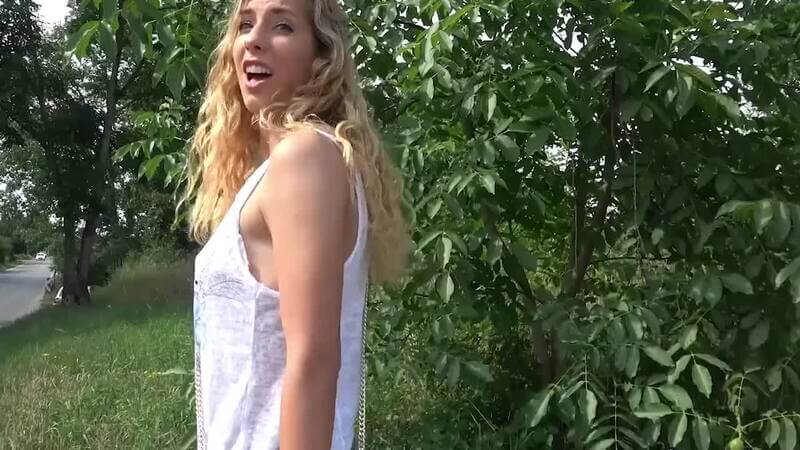 街头搭讪的艺术：用大鸡巴招待骚逼美女，笑得合不上嘴！户外口交的极致体验，欧美风情的诱惑。