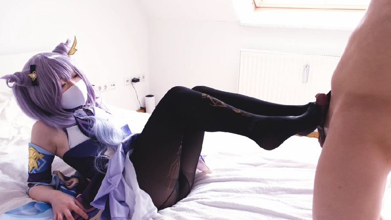 柚子猫原神复刻五星女神刻晴对旅行者的丝袜制服诱惑，清纯甜美女神Cosplay性处理。