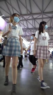 街头抄底，制服诱惑！马尾嫩妹，甜美可口！