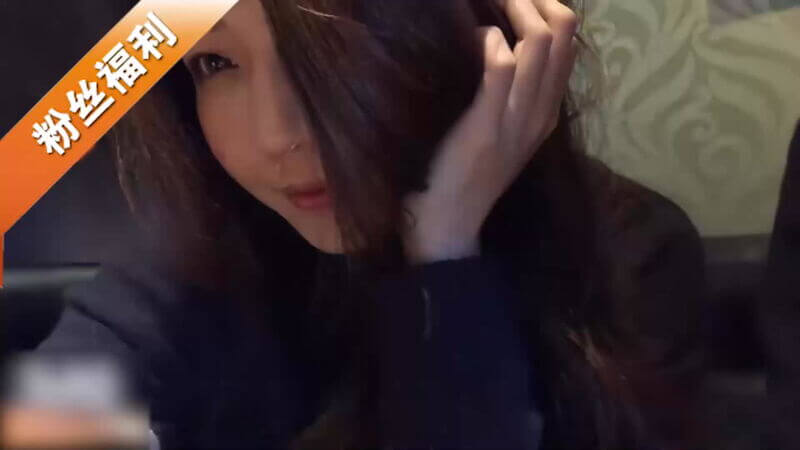 极品反差婊妹子有大胸身材，在KTV包厢内被群操，尽享视觉与肉体的双重刺激。