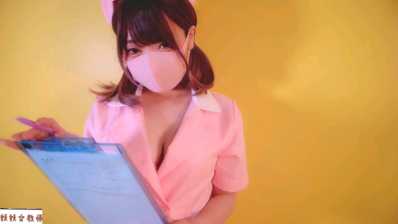 极品18岁小护士，白虎初体验，粉嫩紧致小逼诱惑无限。