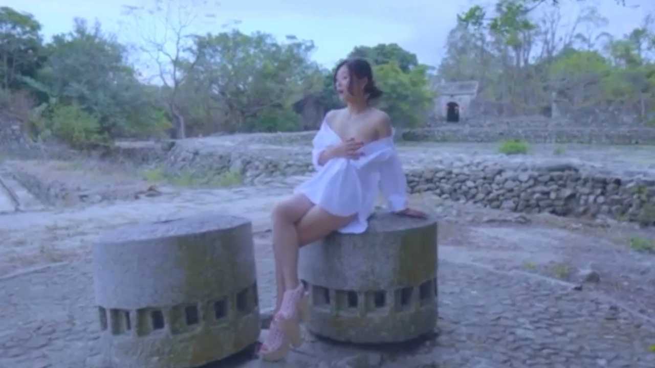 网红Full全裸溪流边自慰 爆乳美腿狂喷白浆露骨后入自慰秀